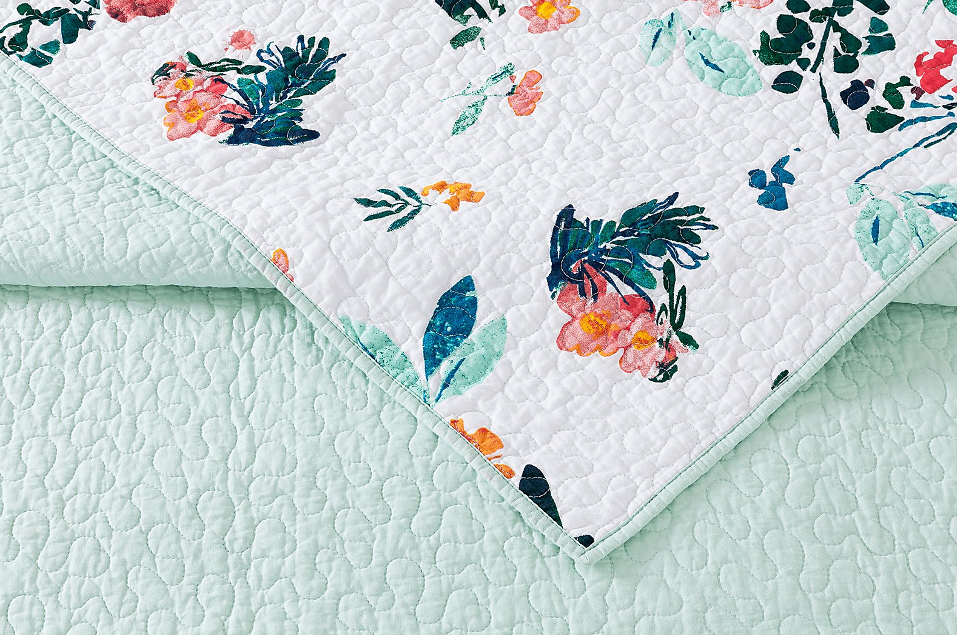 Woodlynn White 3 Pc King Quilt Set - Image 4