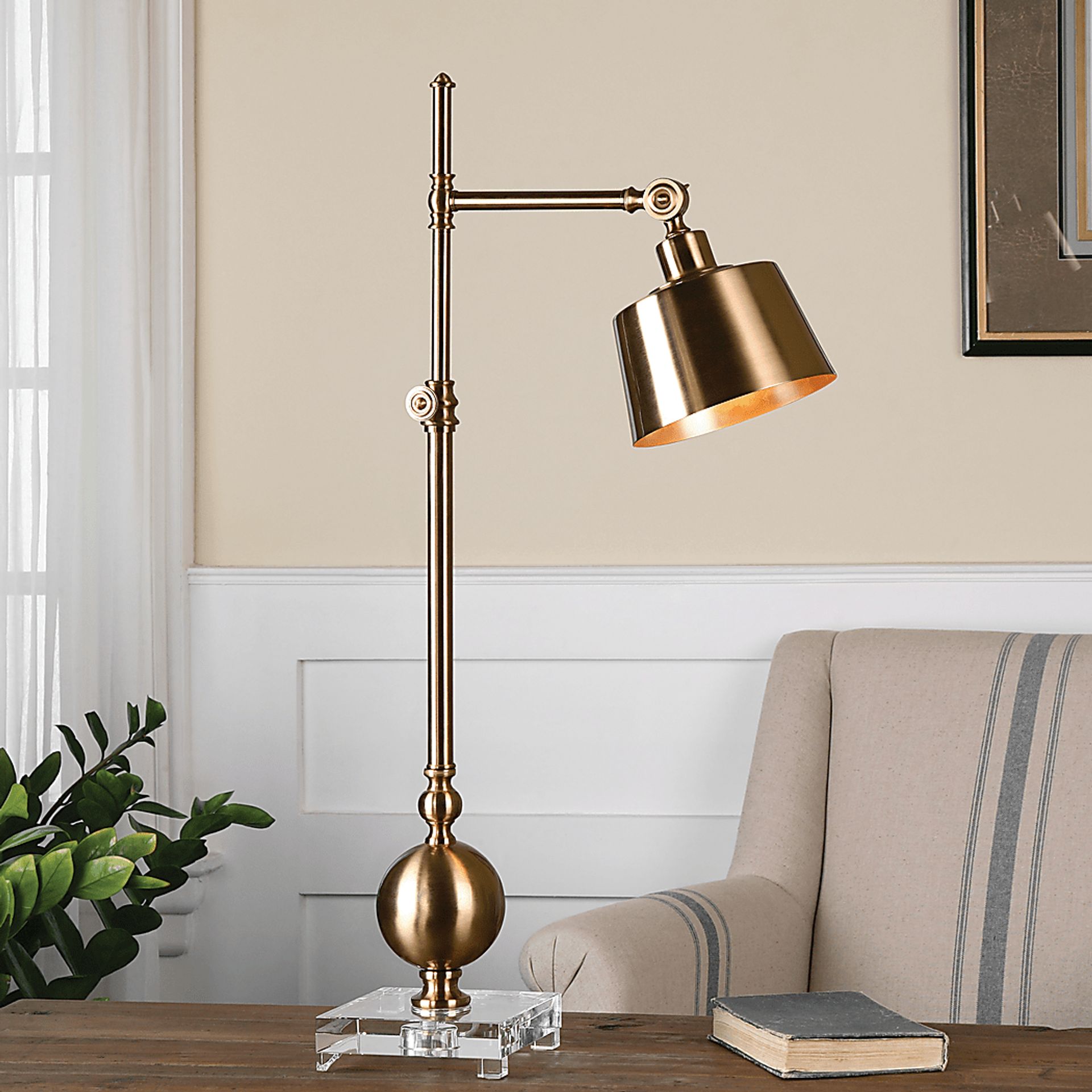 Woodview Street Brass Lamp - Image 2