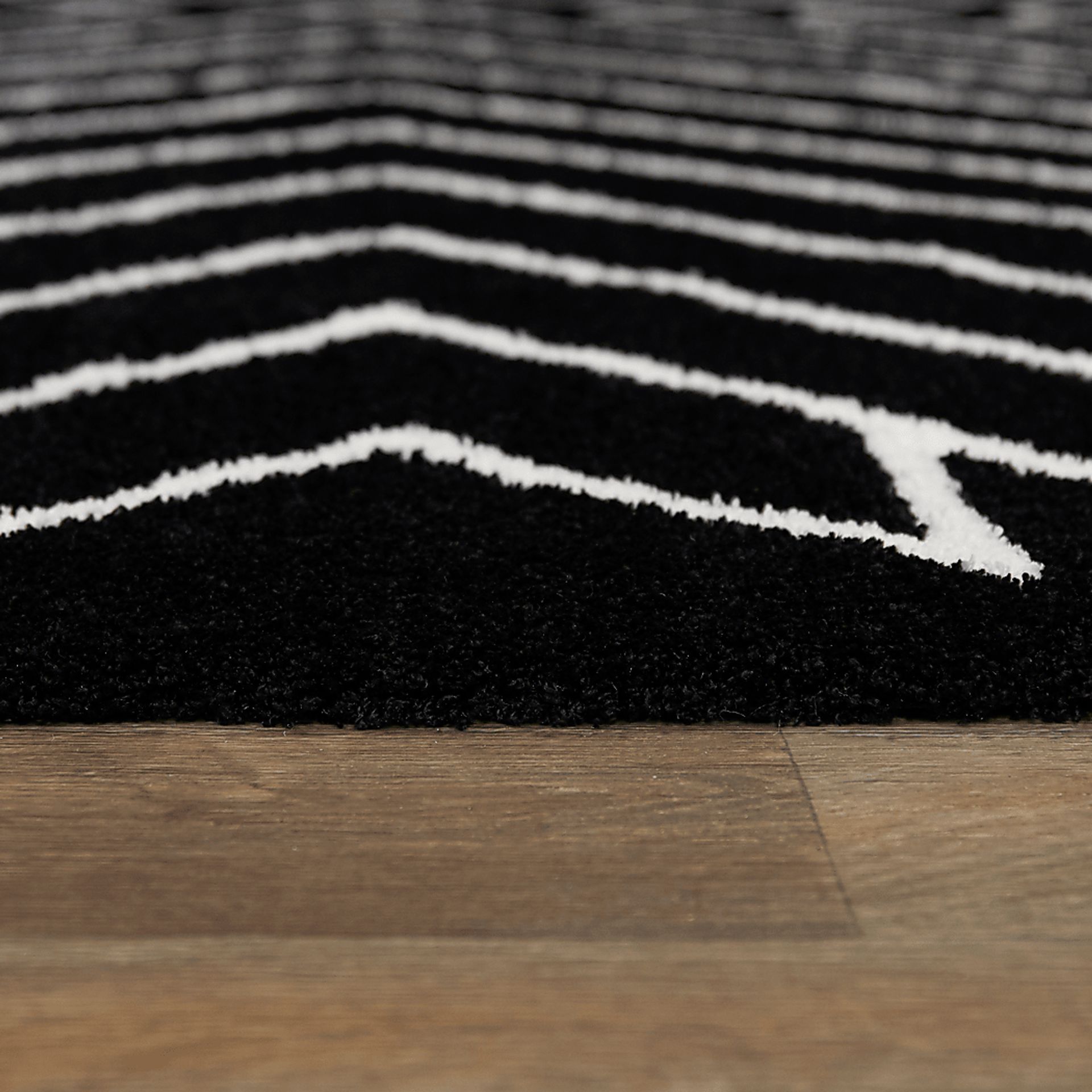 Wrilas Black/White 7'10 x 10' Rug - Image 3
