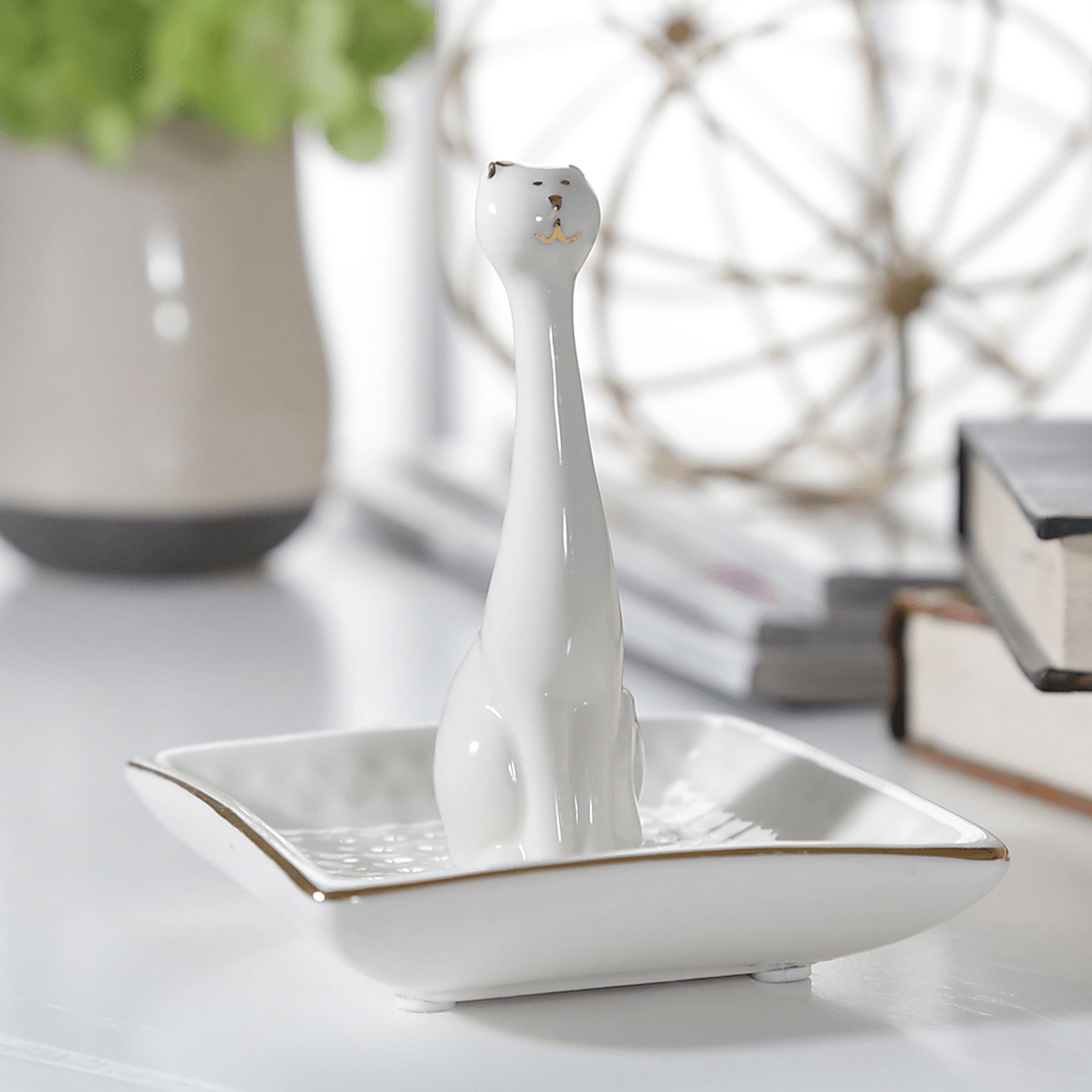 Wrothston White Ring Holder - Image 2