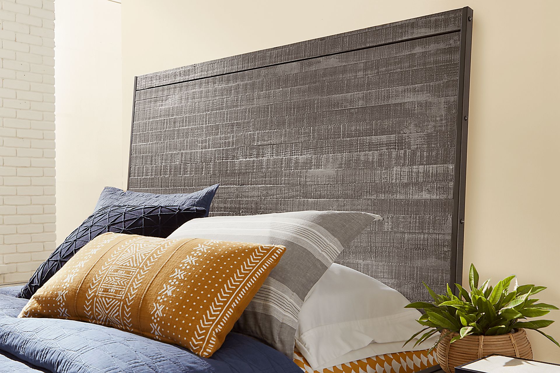 Wyatt Place Gray 7 Pc King Bedroom - Image 3