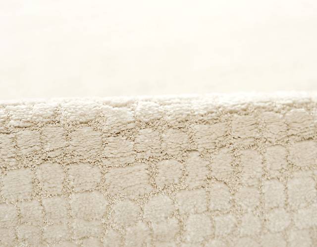 Wylow Off-White 5'3 x 7'3 Rug - Thumbnail - Image 2