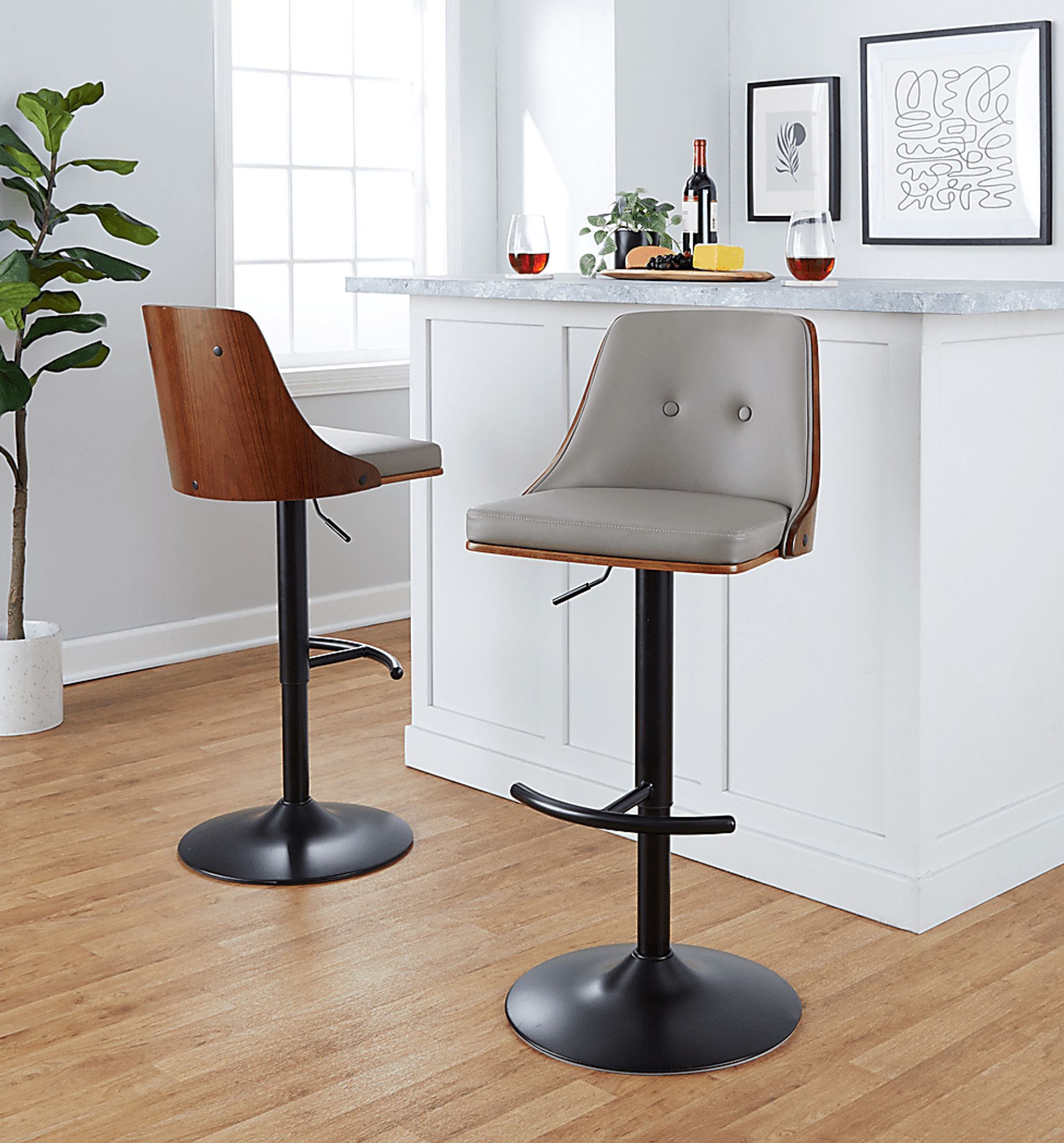 Wyndtop II Light Gray Adjustable Barstool, Set of 2 - Image 4
