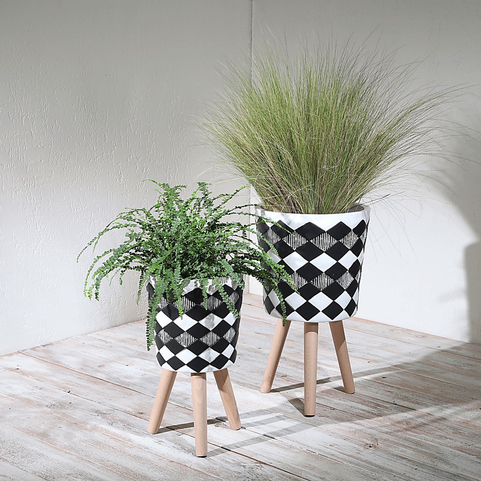 Wynola Black Planter, Set of 2 - Image 2