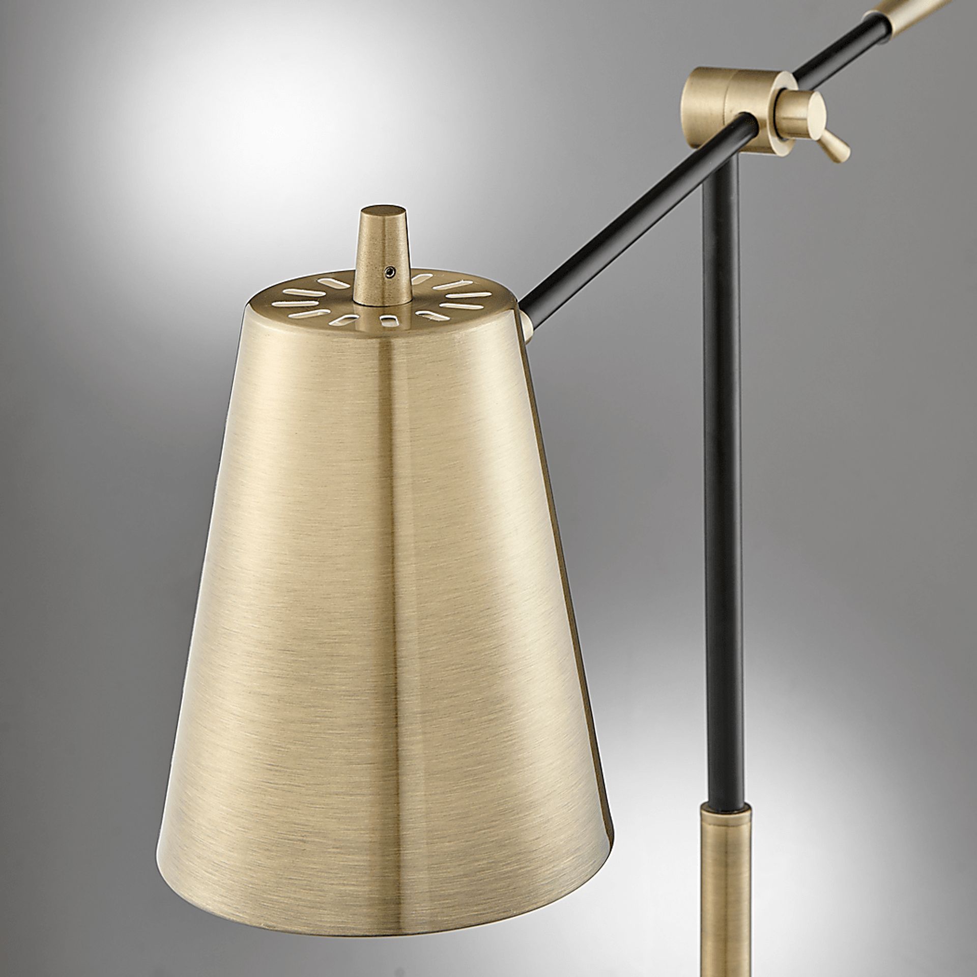 Yardarm Edge Brass Lamp - Image 3