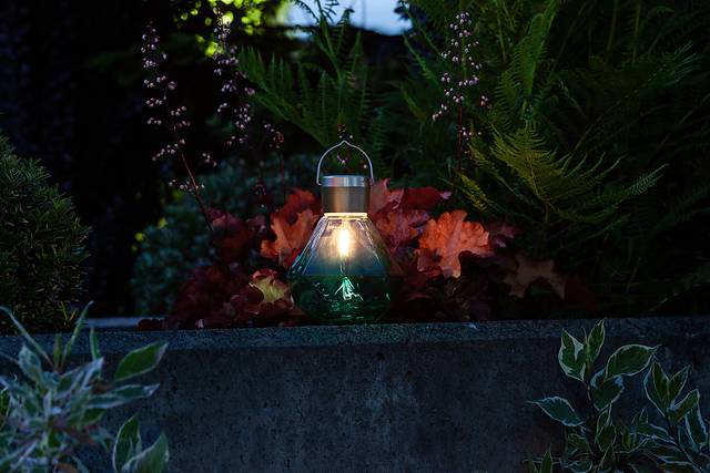 Yeser Cave Outdoor Emerald Solar Lantern - Thumbnail - Image 12