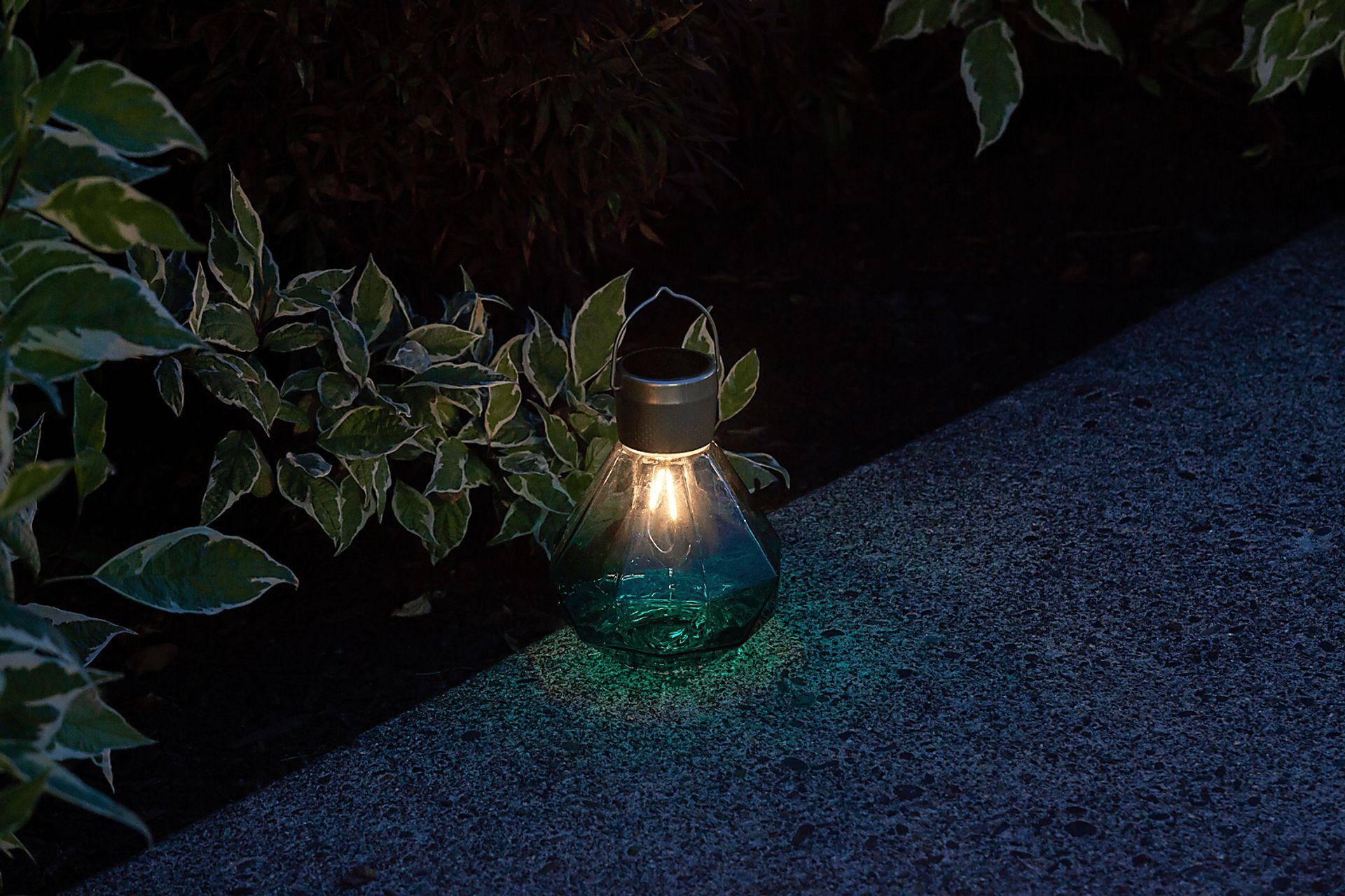 Yeser Cave Outdoor Emerald Solar Lantern - Image 13