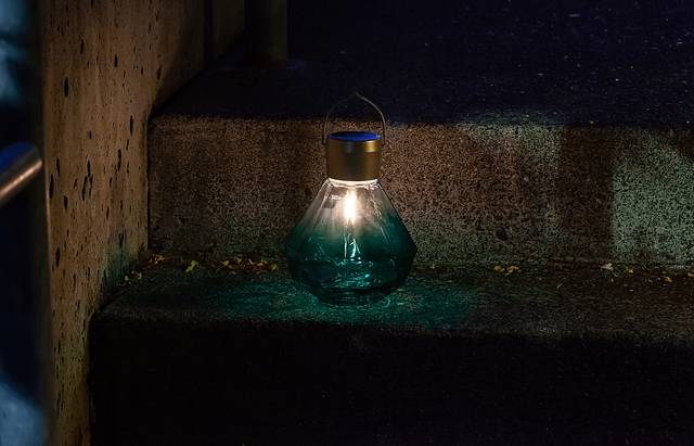 Yeser Cave Outdoor Emerald Solar Lantern - Thumbnail - Image 14