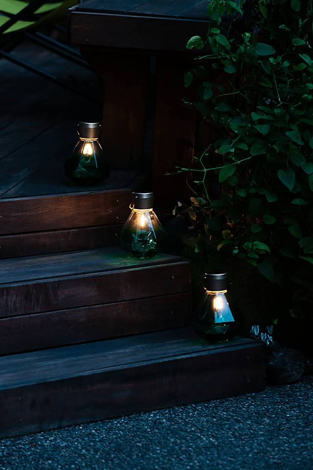 Yeser Cave Outdoor Emerald Solar Lantern - Thumbnail - Image 3