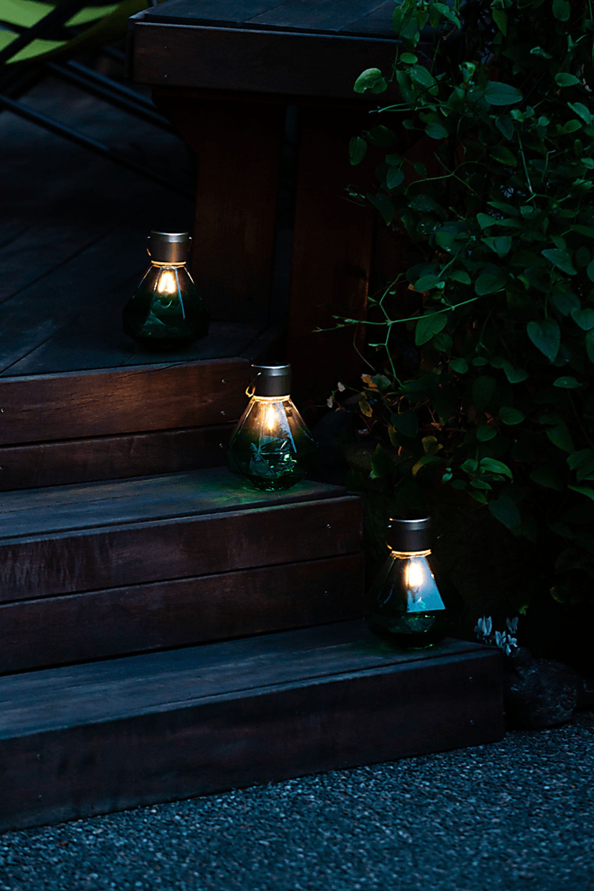 Yeser Cave Outdoor Emerald Solar Lantern - Image 3