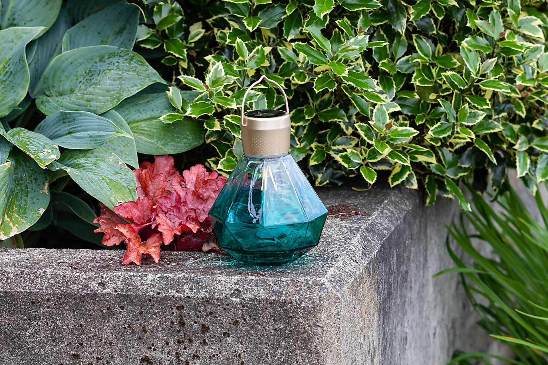 Yeser Cave Outdoor Emerald Solar Lantern - Image 5
