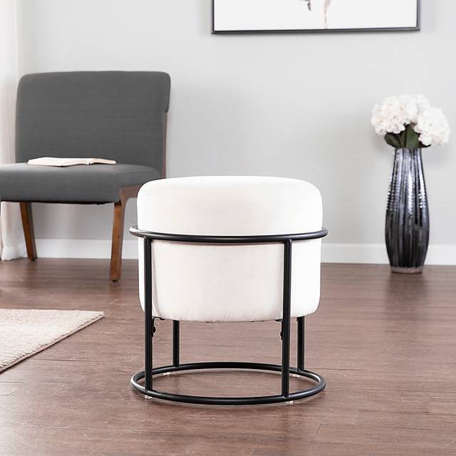 Yonderhill Gray Ottoman - Thumbnail - Image 3