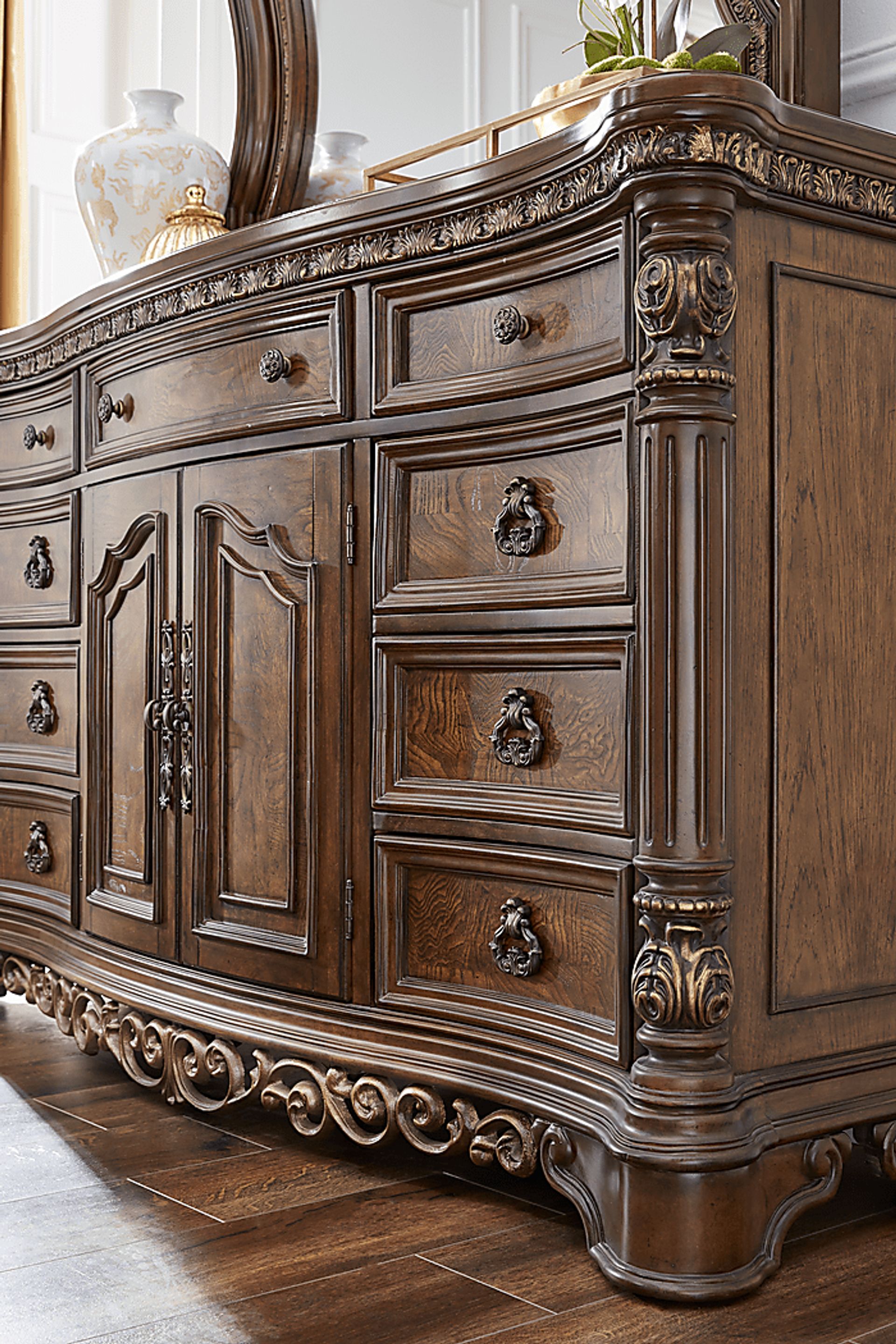 Yorkshire Manor Brown 7 Pc King Panel Bedroom - Image 11