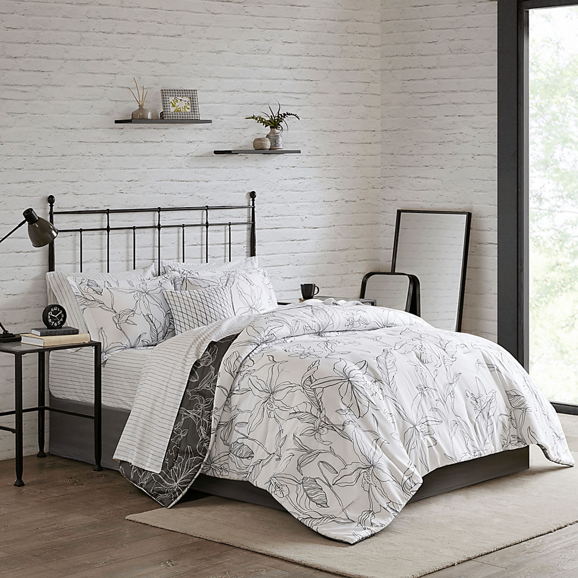 Zaide White 9 Pc King Bedding Set - Image 3