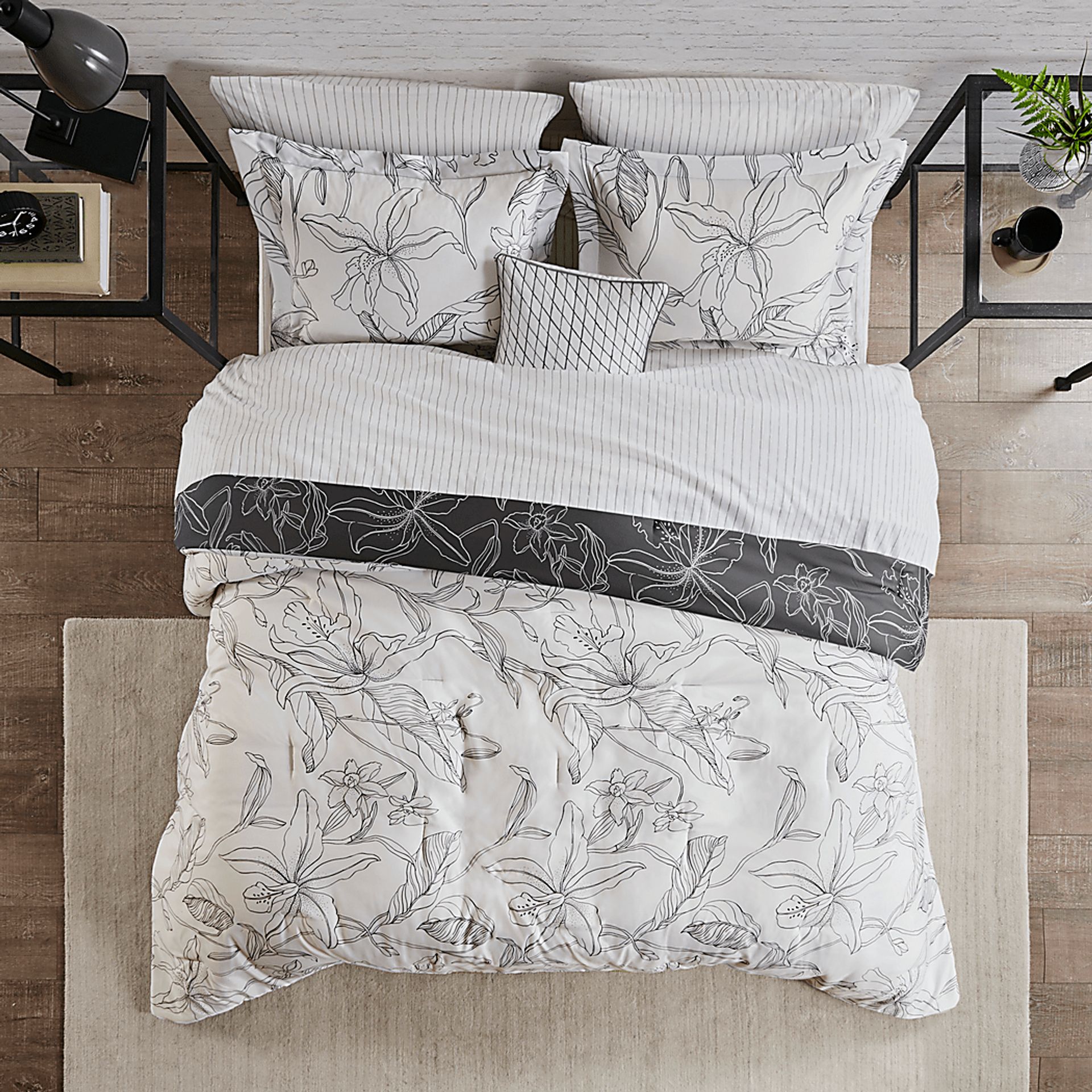 Zaide White 9 Pc King Bedding Set - Image 5