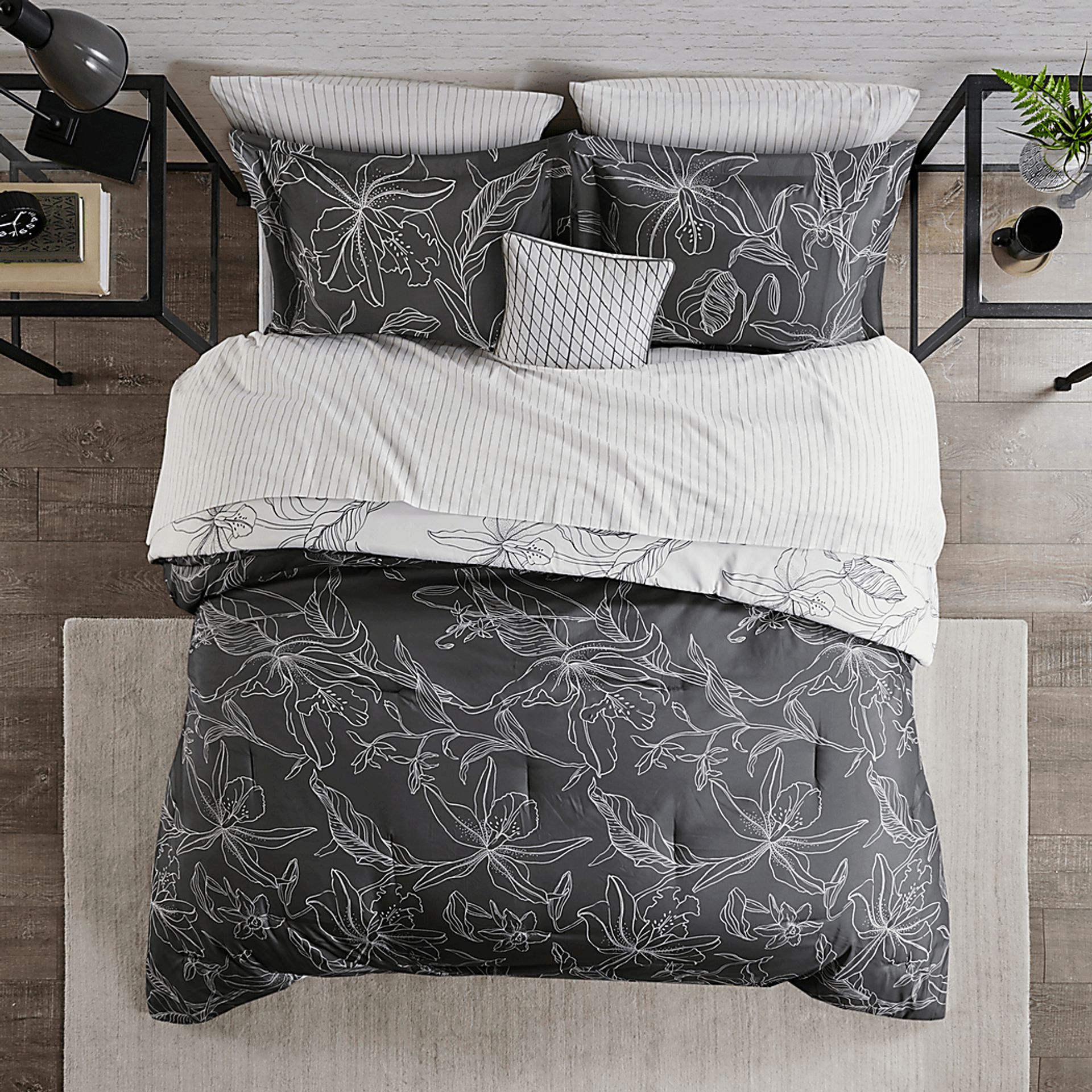 Zaide White 9 Pc King Bedding Set - Image 6