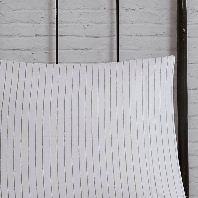 Zaide White 9 Pc Queen Bedding Set - Thumbnail - Image 13