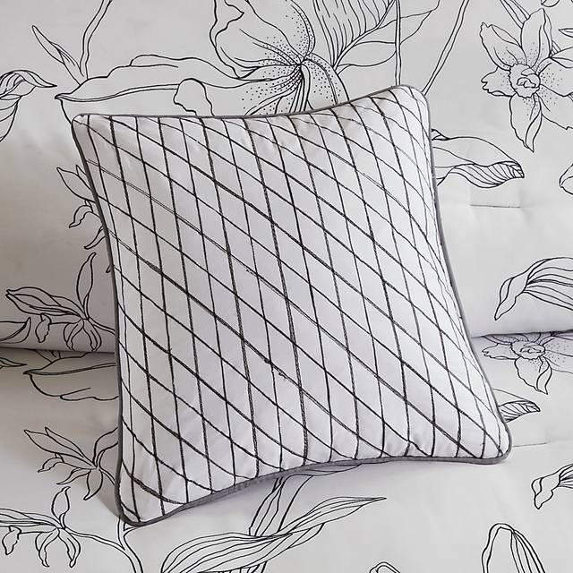 Zaide White 9 Pc Queen Bedding Set - Thumbnail - Image 15