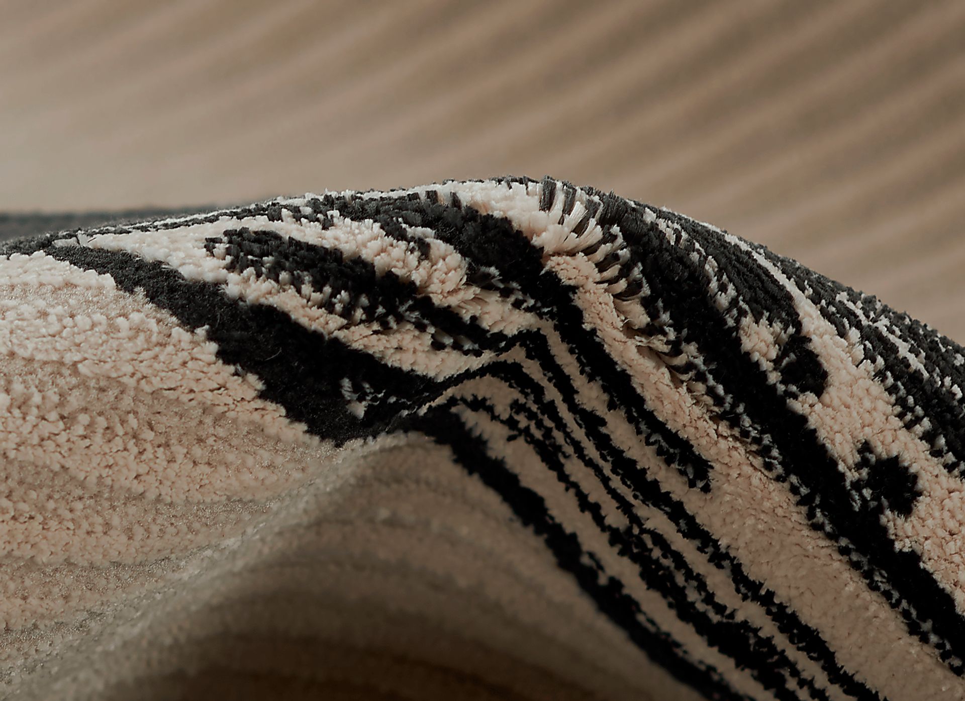 Zaver Off-White 7'10 x 9'10 Rug - Image 7