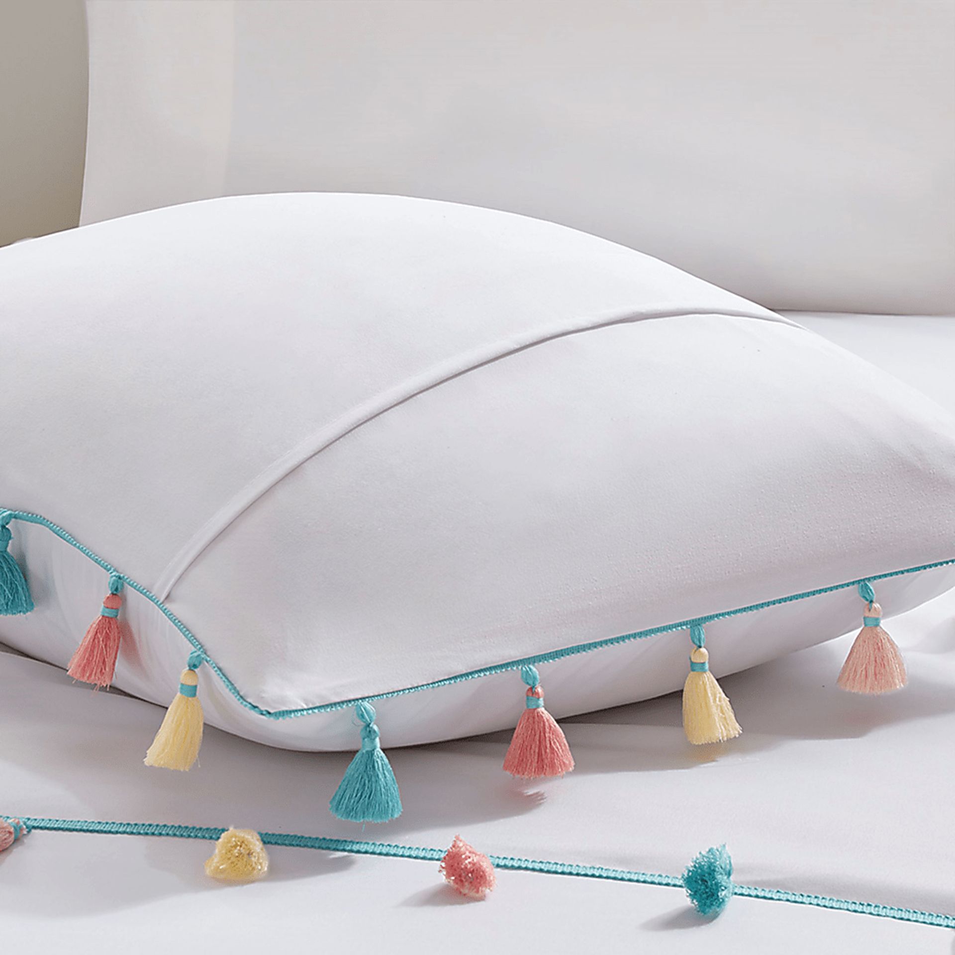 Zeii White Twin Comforter Set - Image 6
