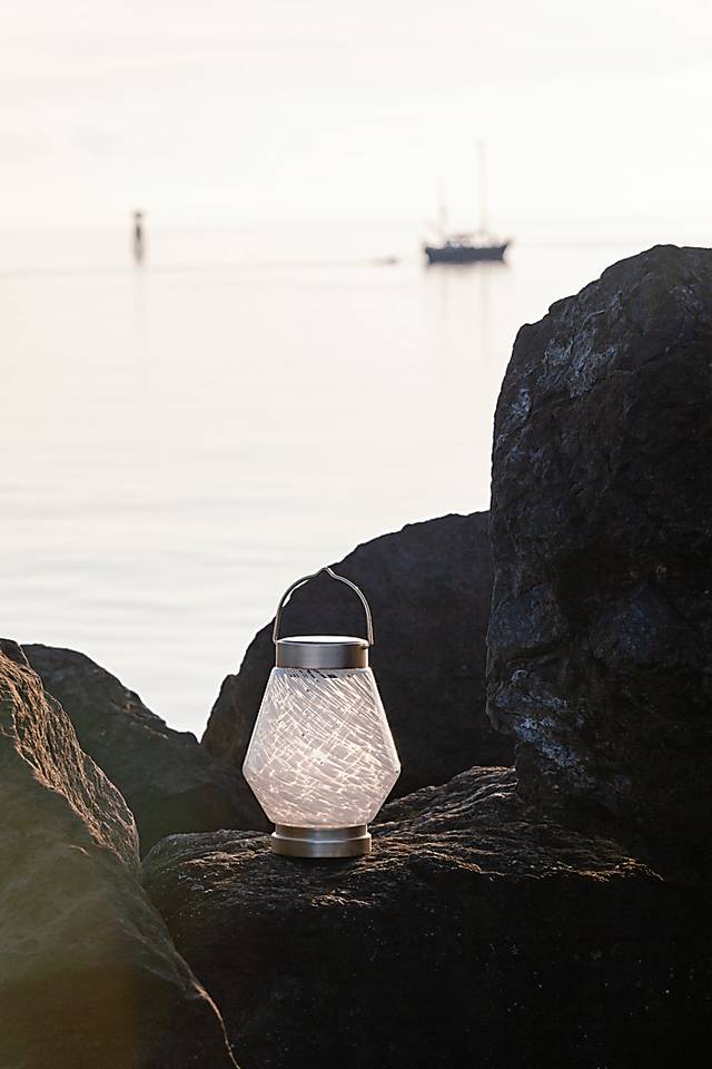 Zipton Isle Outdoor White Solar Lantern - Thumbnail - Image 4