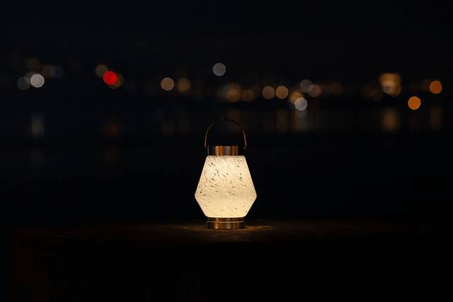 Zipton Isle Outdoor White Solar Lantern - Thumbnail - Image 10