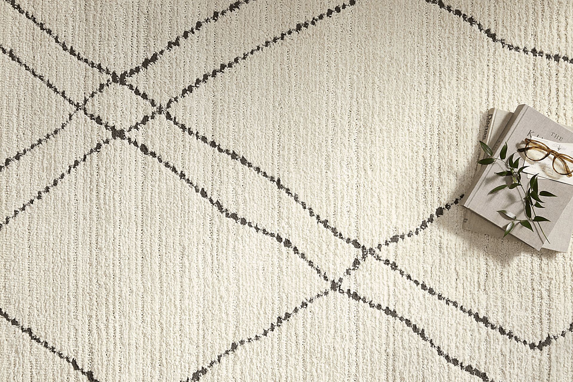 Zula White 6'7 x 9'2 Rug - Image 3