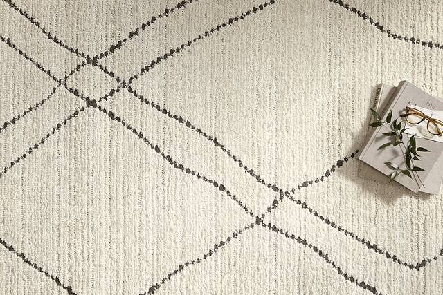 Zula White 7'10 x 10' Rug - Thumbnail - Image 3