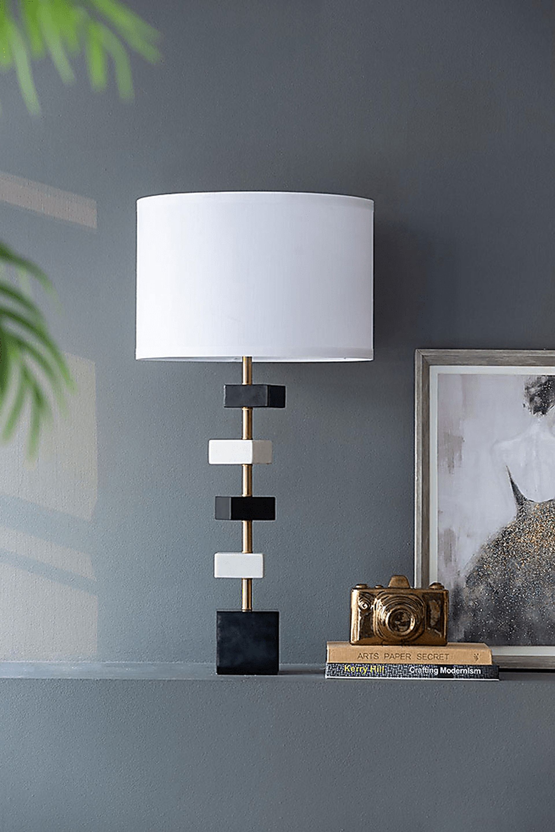 Zurraquin Avenue Black Lamp - Image 7