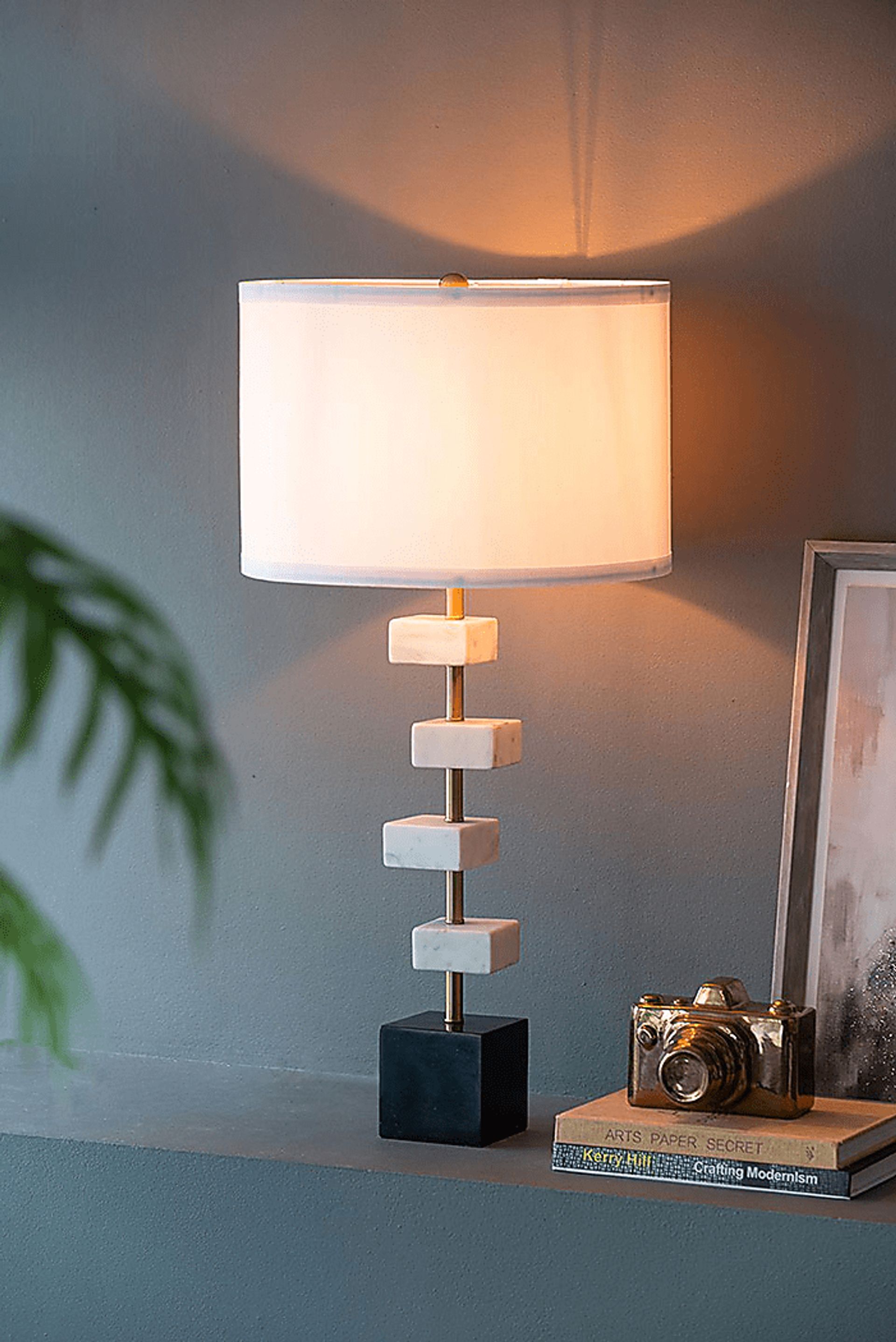 Zurraquin Avenue White Lamp - Image 7