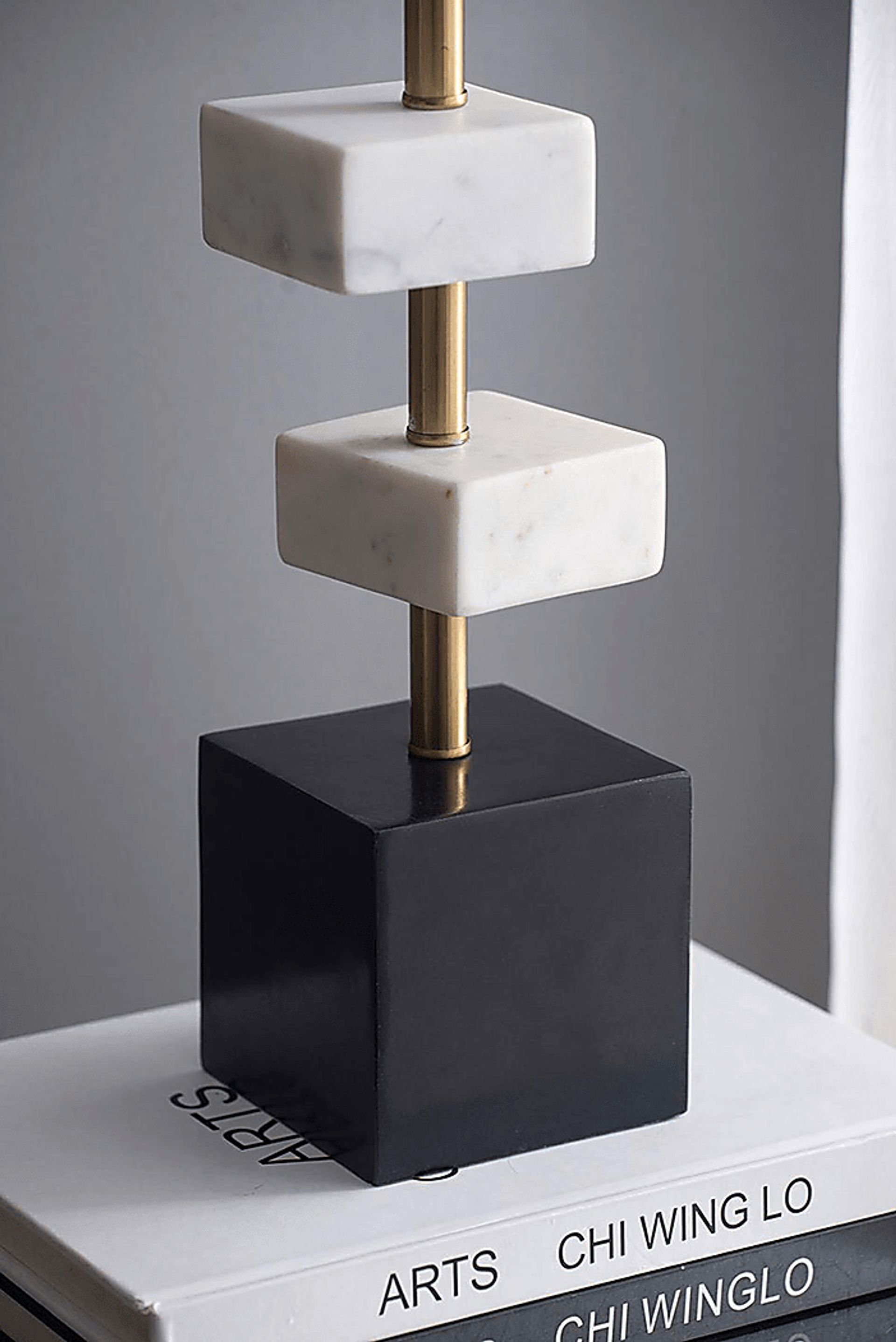 Zurraquin Avenue White Lamp - Image 10