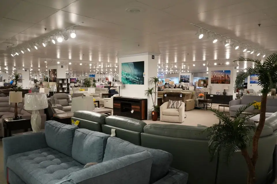 1-11 Outlet Store.JPG