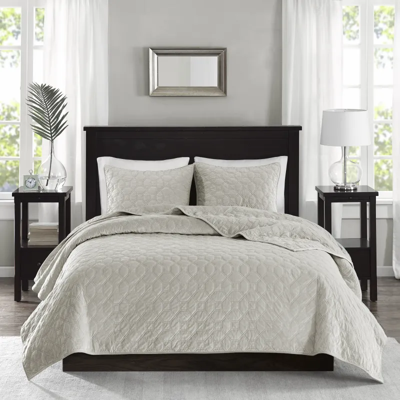 Larah Ivory 3 Pc King Coverlet Set