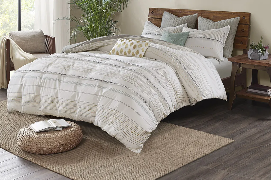 Rohret White Gray 3 Pc King/California King Comforter Set - Thumbnail - Image 2