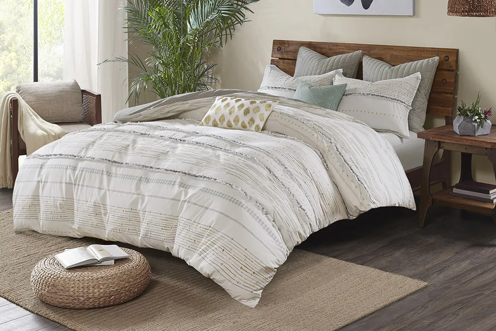 Rohret White Gray 3 Pc King/California King Comforter Set