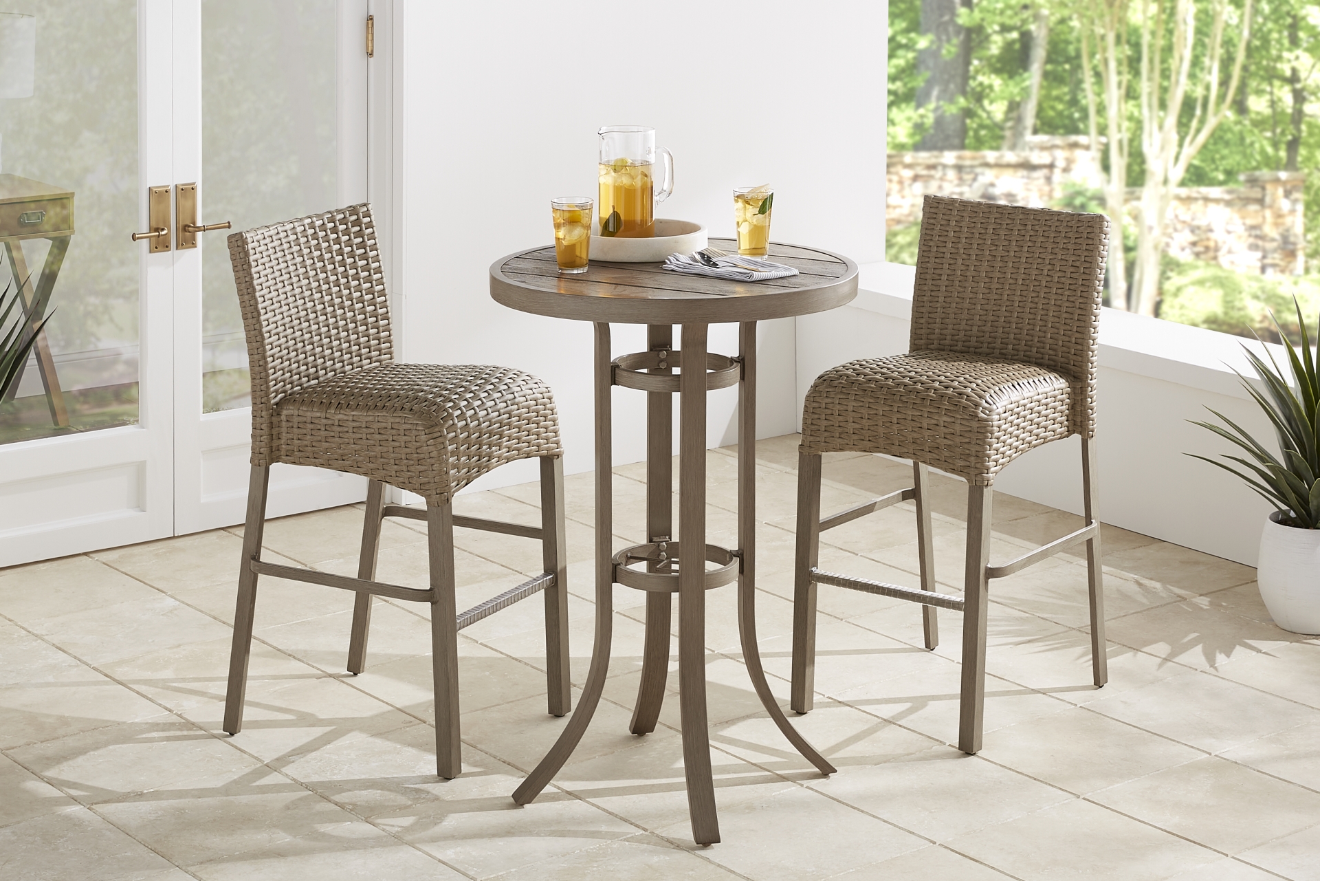 Siesta Key Gray 3 Pc 30" Round Bar Height Outdoor Dining Set full room