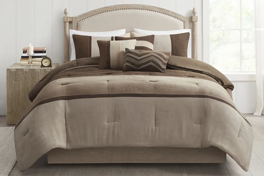 Colapissa Brown 7 Pc King Comforter Set - Image 1