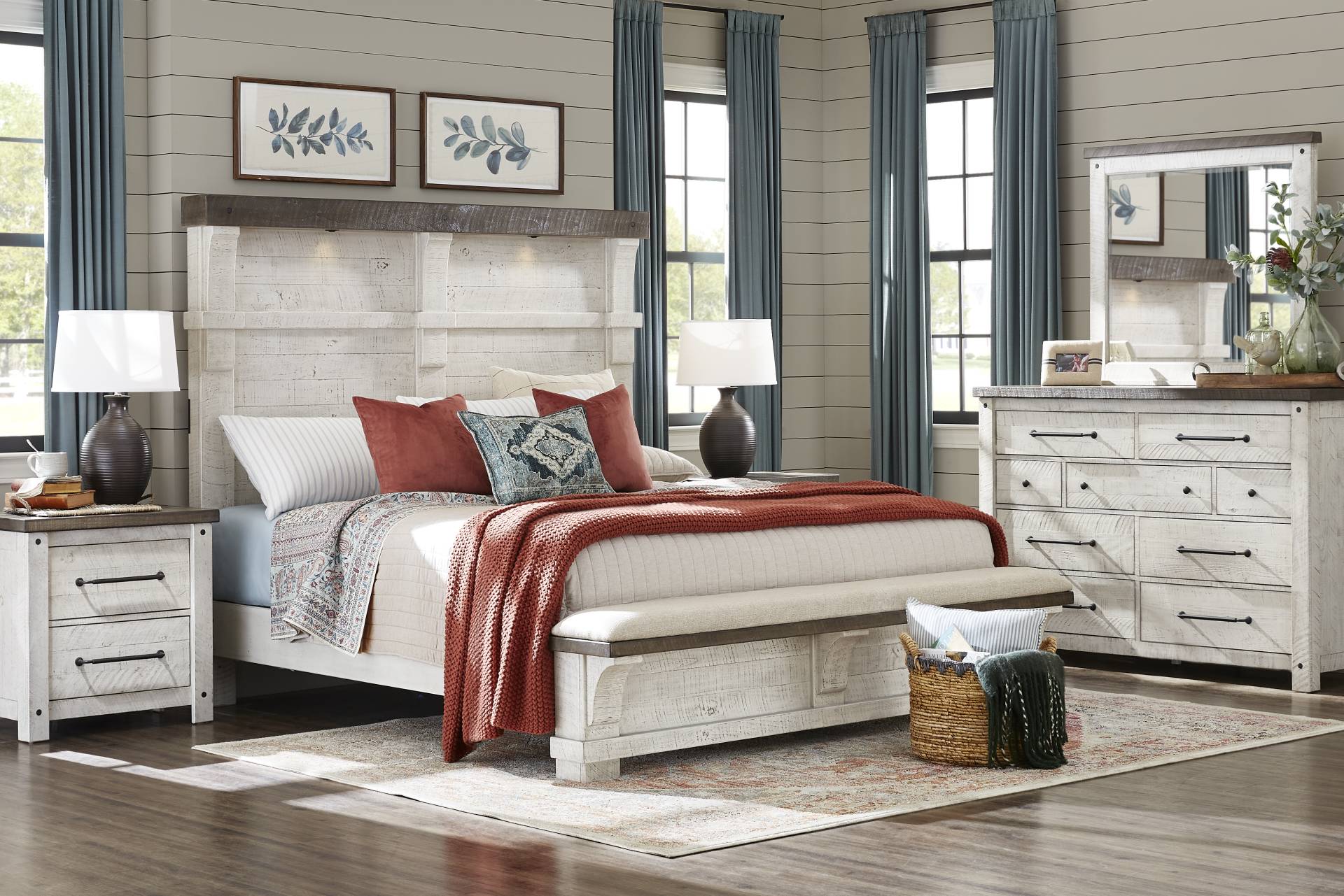 Bretten Crossing White 5 Pc Queen Bedroom full room