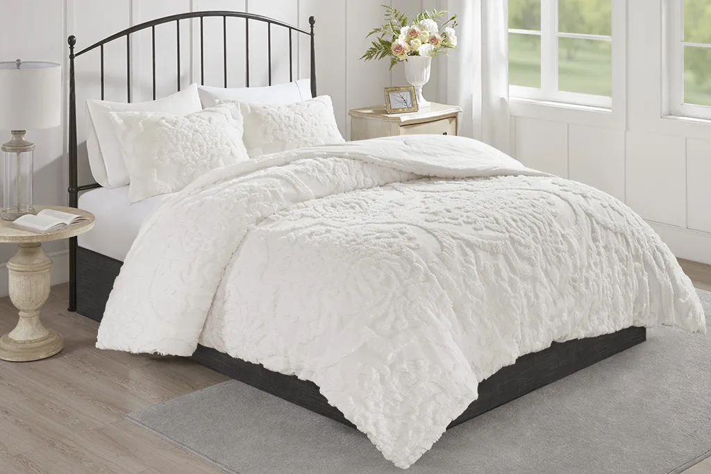 Hendee White 3 Pc Full/Queen Comforter Set - Image 2