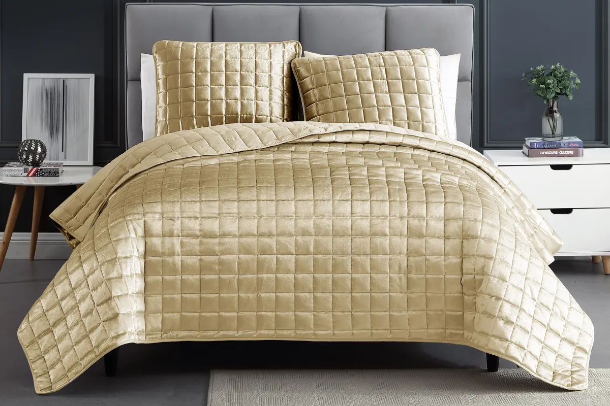 Constock Gold 3 Pc Queen Coverlet Set