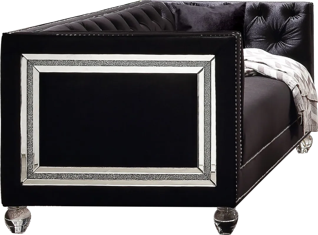 Brocadero Black Loveseat
