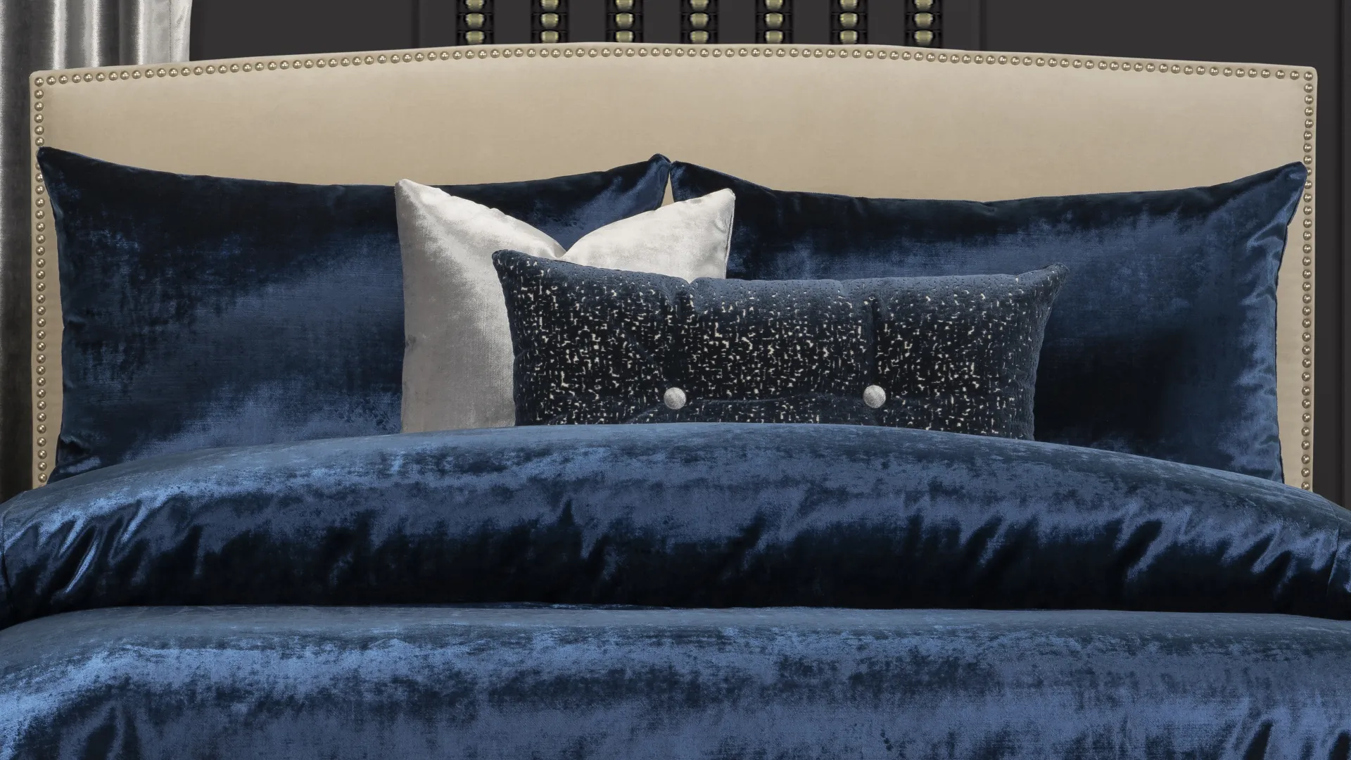 Nimue Blue 6pc Queen Duvet Cover Set - Image 1