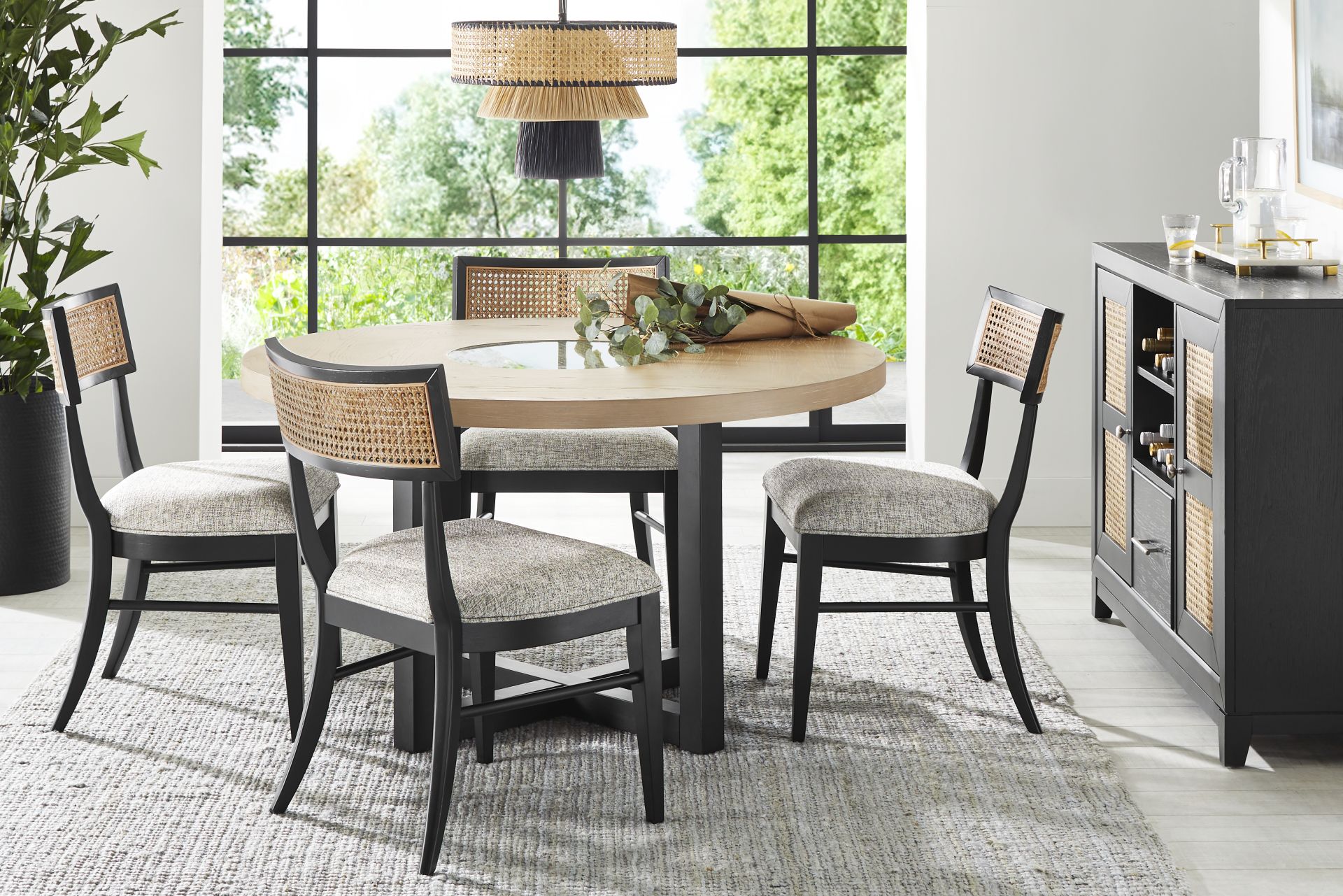 Hunter Springs Black 5 Pc Round Dining Room - Image 1