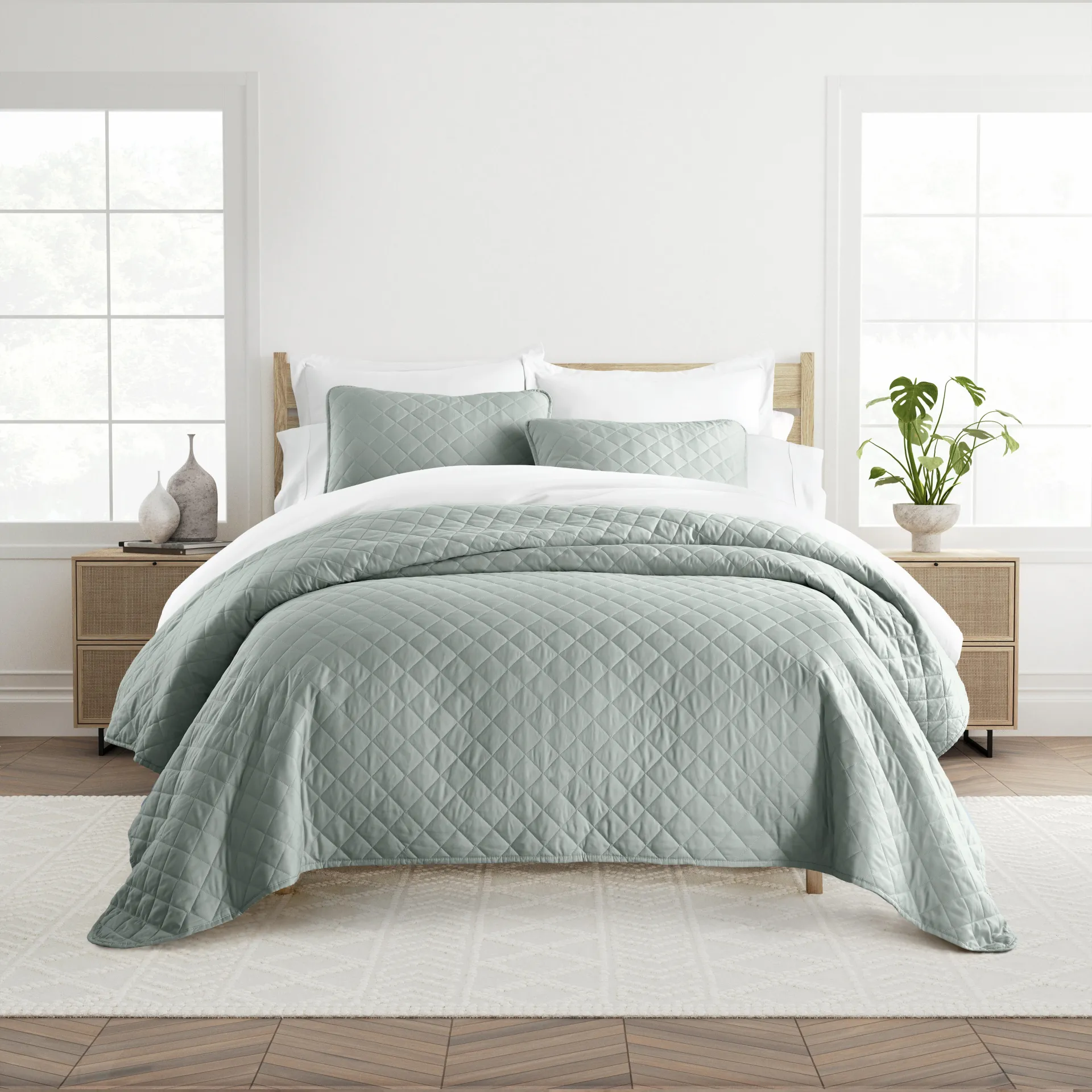Lulldale Green 3 Pc Queen Quilt Set - Image 1