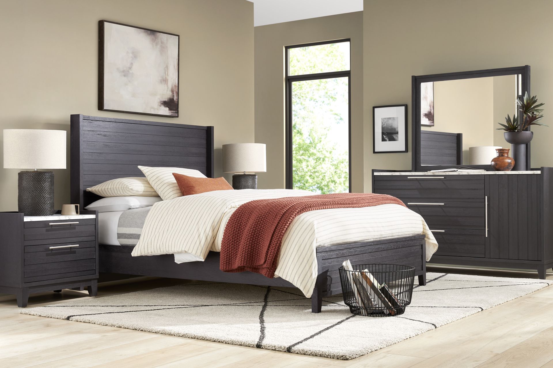 Ellenbrook Black 3 Pc Queen Panel Bed - Image 2