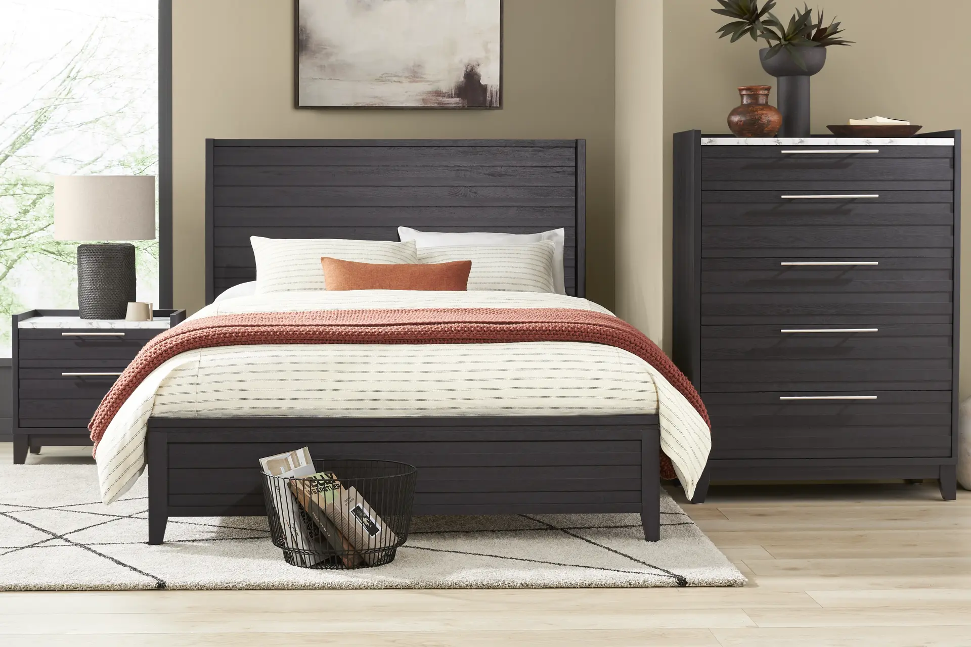 Ellenbrook Black 5 Pc Queen Panel Bedroom