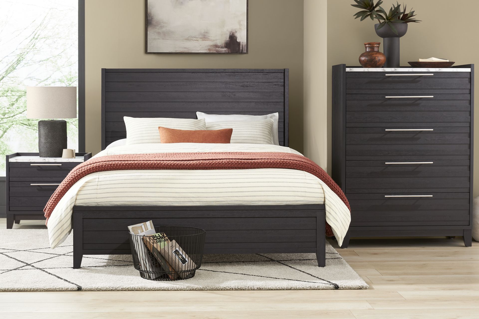 Ellenbrook Black 5 Pc King Panel Bedroom - Image 1