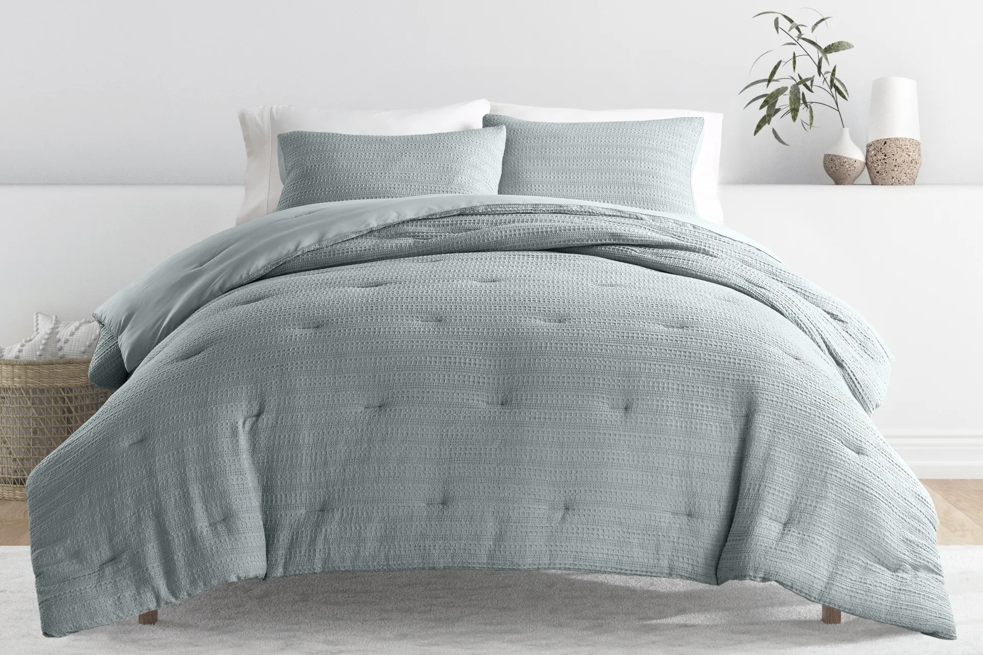 Hoplily Light Blue 3pc Queen Comforter Set - Image 1