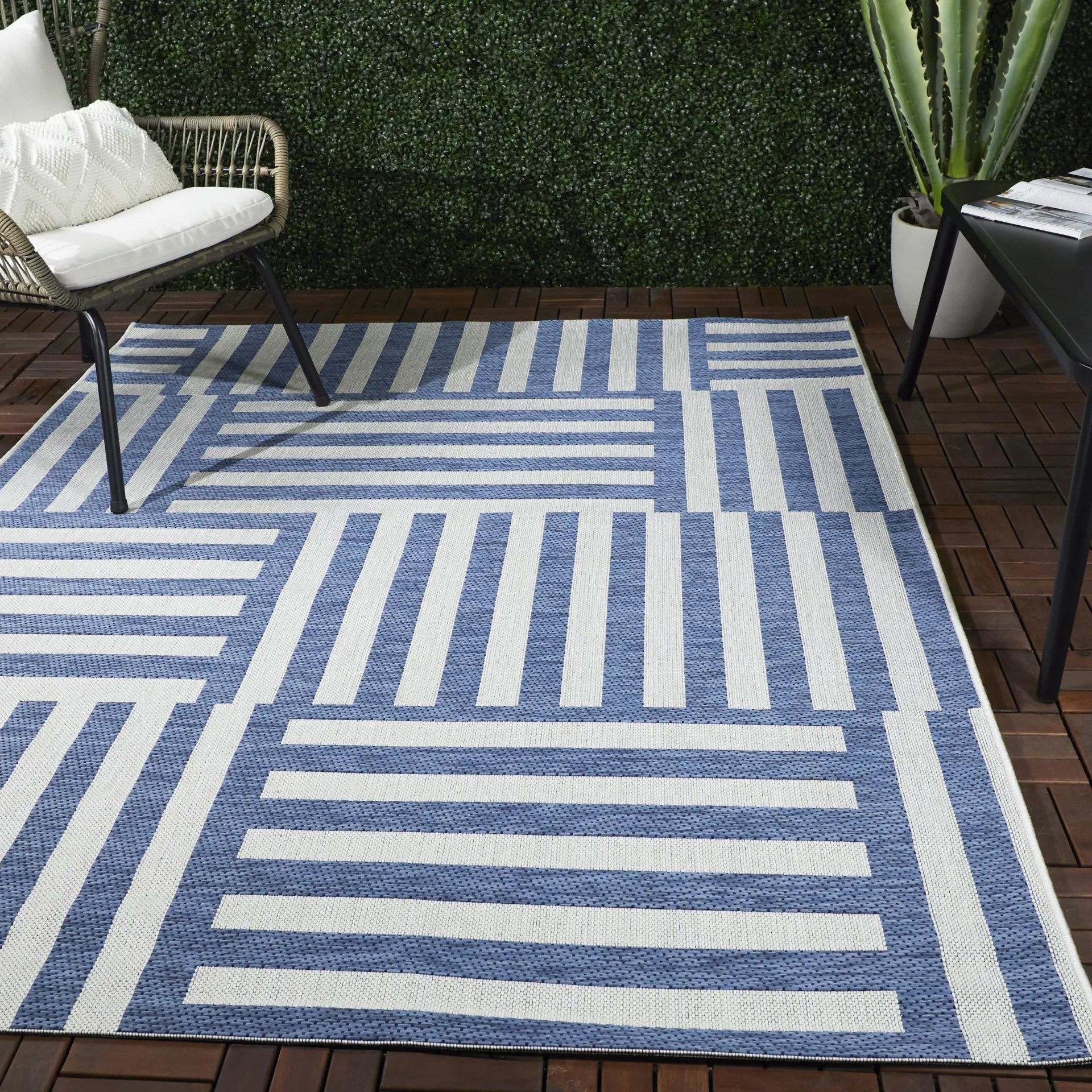 Leandro Blue 7'10" x 10' Rug - Image 2