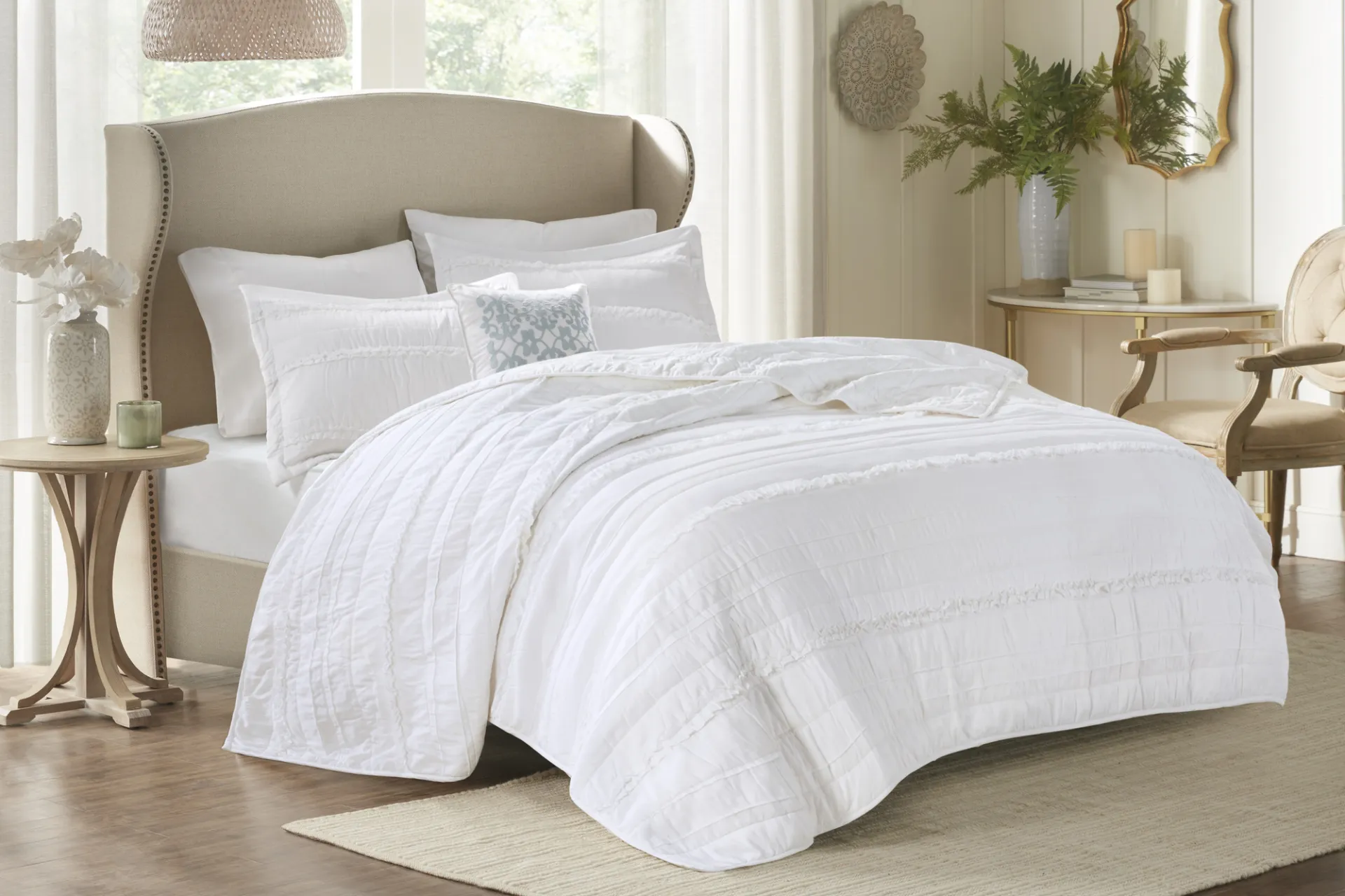 Dracaena White 4 Pc King/California King Quilt Set - Image 1